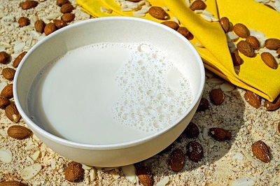 Mandelmilch ohne Kohlenhydrate